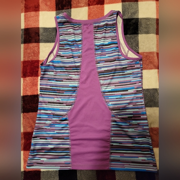 3 pack lady's tanks - Picture 3 of 7